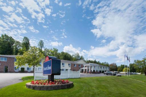AmericInn by Wyndham Petoskey - Housity