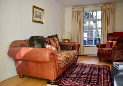 Elegant 2 Bedroom Dublin Coach House - Housity