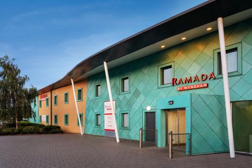 Ramada by Wyndham Cobham - Housity