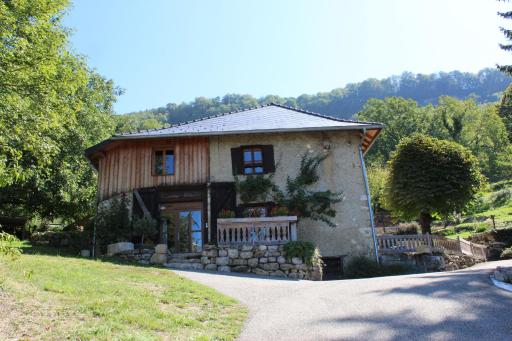 Les Pipistrelles - Housity