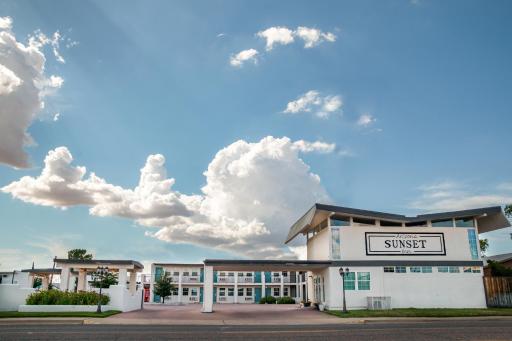 Arizona Sunset Inn & Suites - Housity