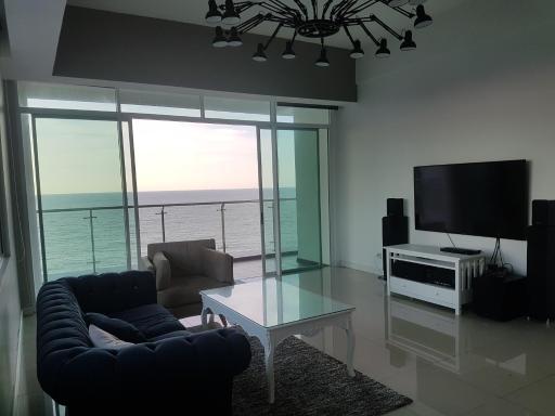 Bay Resort Condominium, 7, Beach-front Sea view, 6-8 PAX - Housity