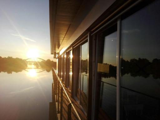TINTERO HOUSE BOAT - Housity