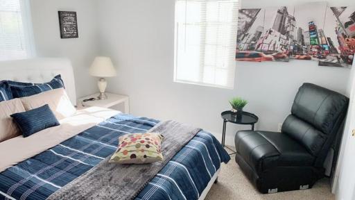 Pasadena Room with private bathroom - Housity