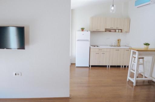 White & Wood - Housity