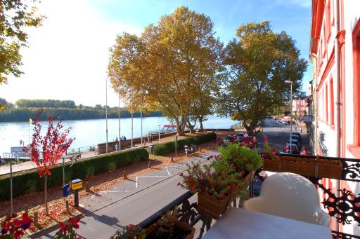 Hotel Am Schloss Biebrich - Housity