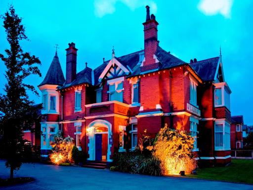 Trivelles Park Hotel - Housity