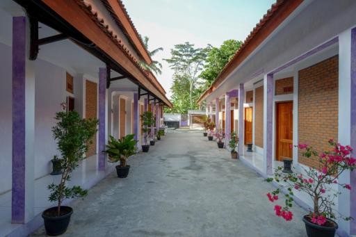 RedDoorz near Goa Jatijajar 2 - Housity