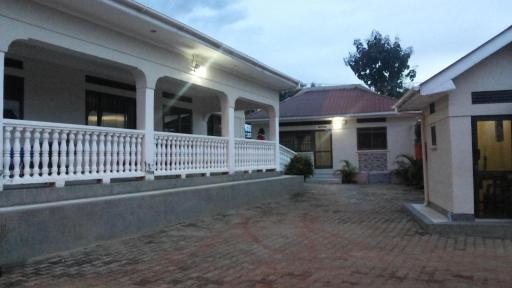 The Pearl Inn - Housity