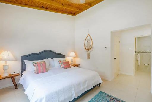 New 3-bed on Hip Strip, Beach access, Sleeps 8 - Housity