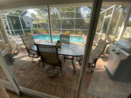 Modern Pool Home - Housity