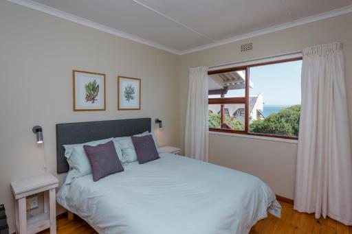 Oceanfront bungalow 3 br/2 ba, Wifi Fireplace: Guppy Huys - Housity