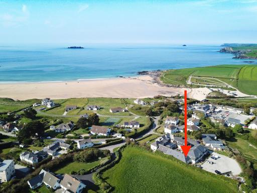 BY THE BEACH Harlyn Bay - Housity