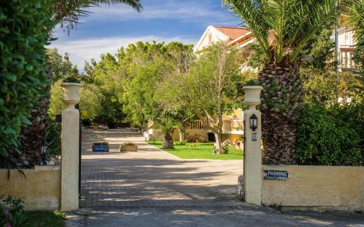 Lorenzo Hotel - Housity