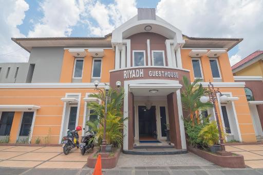 RedDoorz Plus Syariah at Banjarbaru 2 - Housity