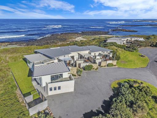 Hearns Beachside Villa 2 - Housity