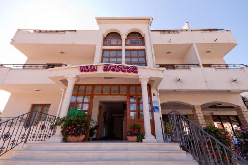 HOTEL MEDUZA - Housity
