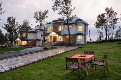 StayVista at Villa Hugel with Lawn & Badminton - Housity