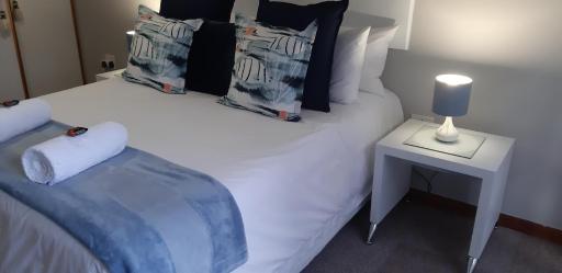 Shark Cove Little Cottage - Housity