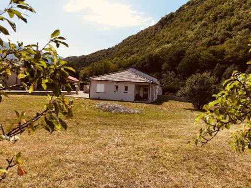 VILLA VACANCES NEUVE - Housity