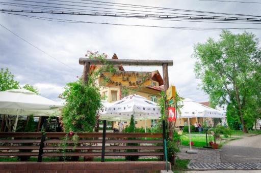 La Pădure Pensiune-Restaurant - Housity