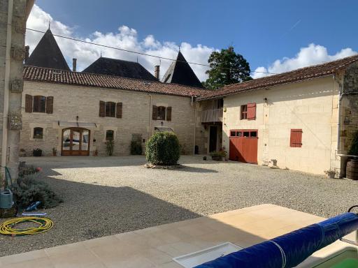 Les Cygnes Noirs - Housity