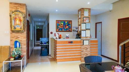 RedDoorz near Talisay District Hospital - Housity