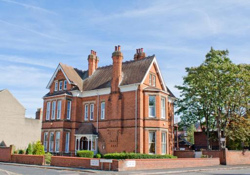 Holywell House - Housity