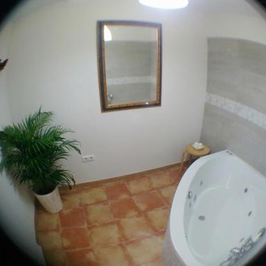 Escapadas romanticas en Granada jacuzzi - Housity