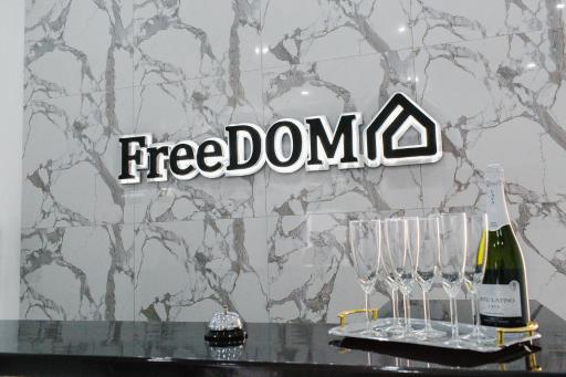 FreeDOM Premium Hotel - Housity