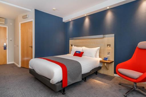 Holiday Inn Express Walsall M6, J10, an IHG Hotel - Housity