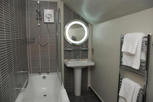Kirklands Hotel - Housity