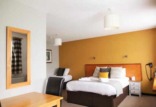 Tricky's Hotel - Housity