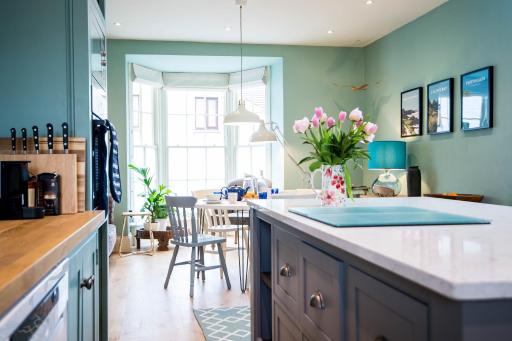 Gwalia House- Stunning Central Townhouse with 3 ensuite bedrooms - Housity