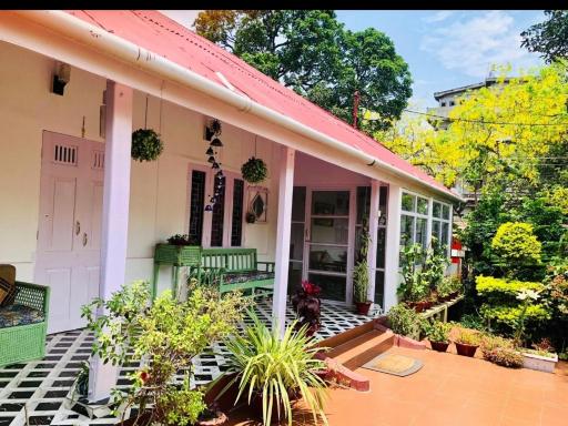 The Bhowmick's Bungalow - Housity