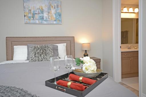 Royal Stays Townhome Collection - 3 Bedroom Townhome in Oakville - Housity