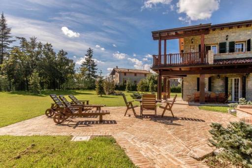 JOIVY Superb Villas with Tennis Court, Garden and BBQ area - Housity
