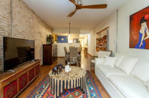 LUXURIOUS & ALLURING HOME IN HISTORIC TOWN (VALENCIA) - Housity