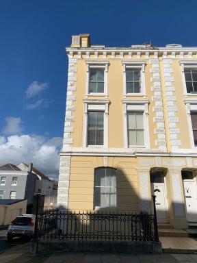 Bright Plymouth Hoe Hideaway - Housity