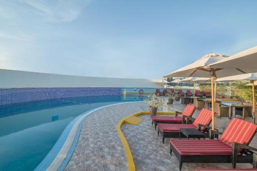 Sunday Hotel Holiday international Dubai - Hizvo