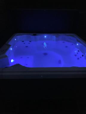Romantic Break for 2 with Hot Tub - Housity