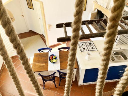 Upstairs - Lazy Terrace - Housity