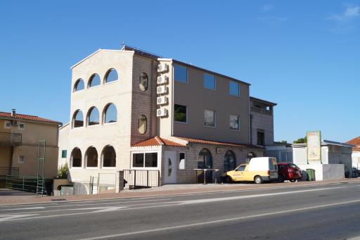 Apartments Mario with private parking - Housity