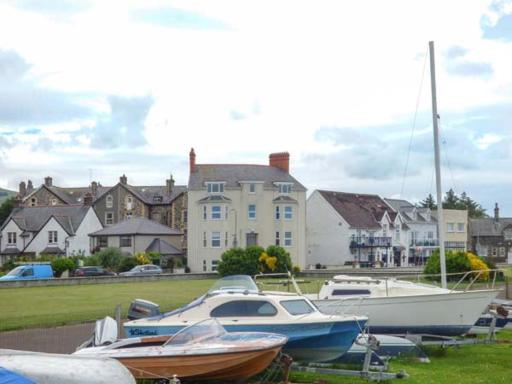 Gwylanedd Two - Housity