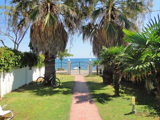 Avdira Seaside House - Housity