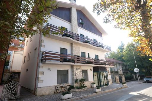 Hotel B&B Pescofalcone - Housity