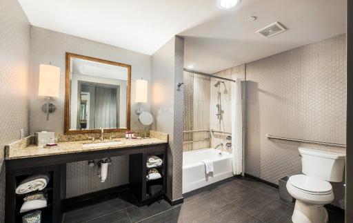 The Guest House at Graceland - Housity
