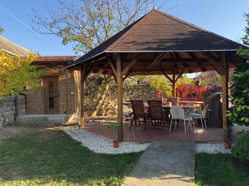 Pécsely House Apartman - Housity