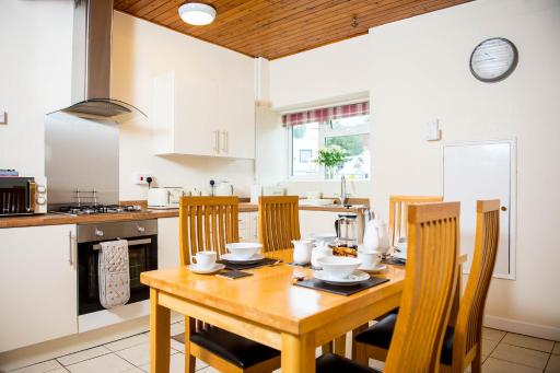 Awel Taf- Central cottage ideal for families, with parking - Housity