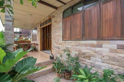 Baansriismbuurn echiiyngkhaan - Housity